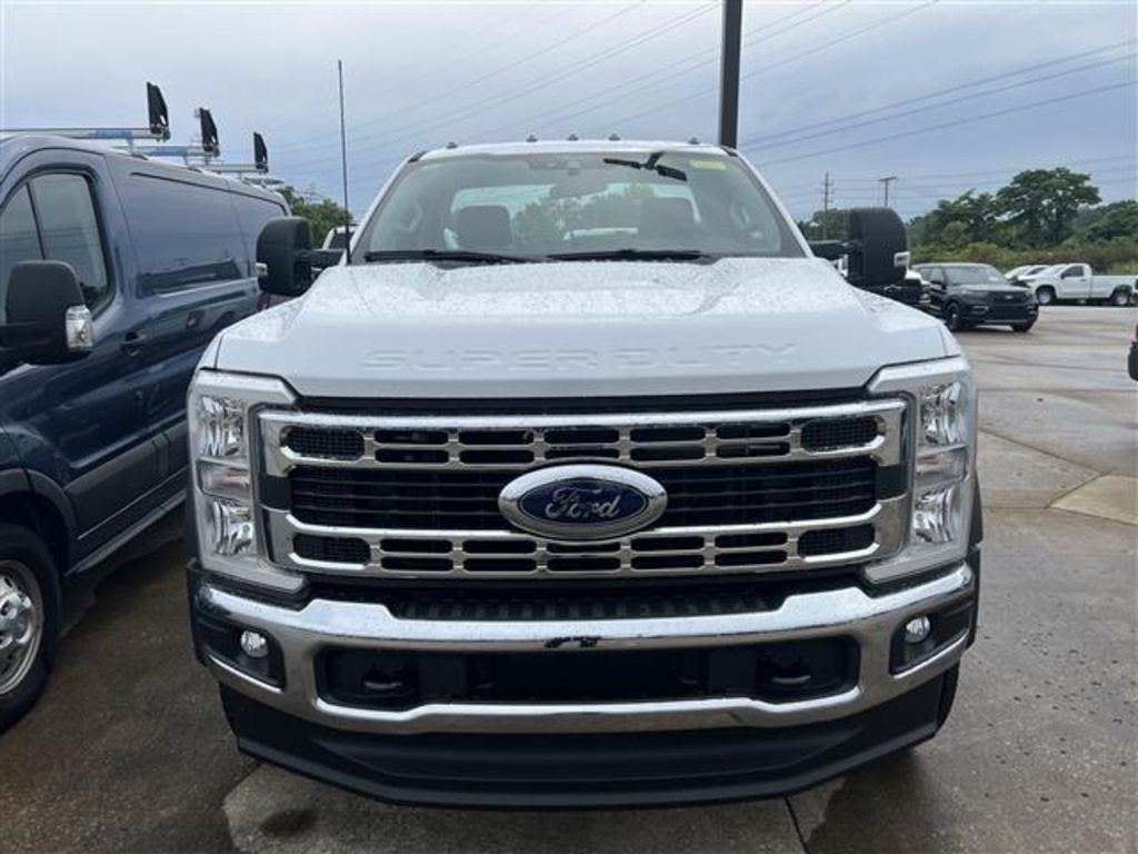 2025 Ford F-550 XL photo 2