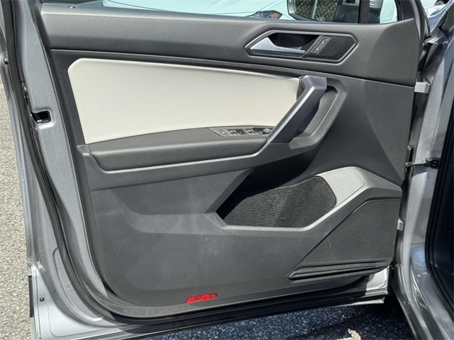 2021 Volkswagen Tiguan SE photo 25