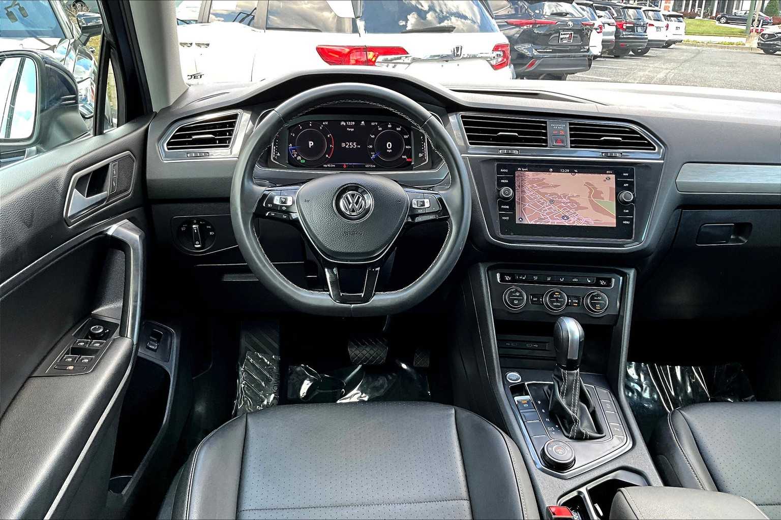 2021 Volkswagen Tiguan SEL photo 4
