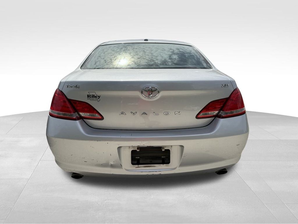 2010 Toyota Avalon XLS photo 6