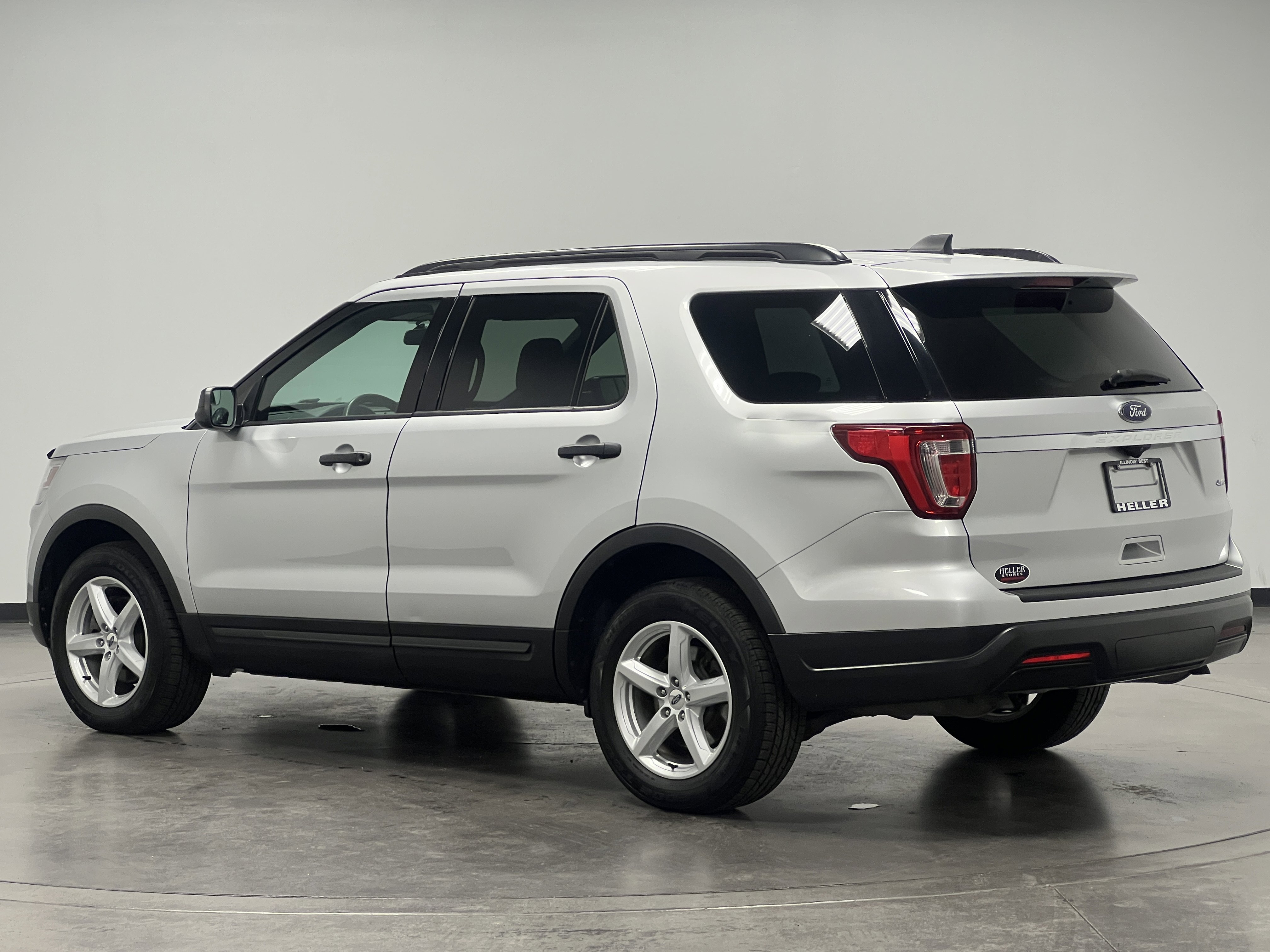 2019 Ford Explorer Base photo 4