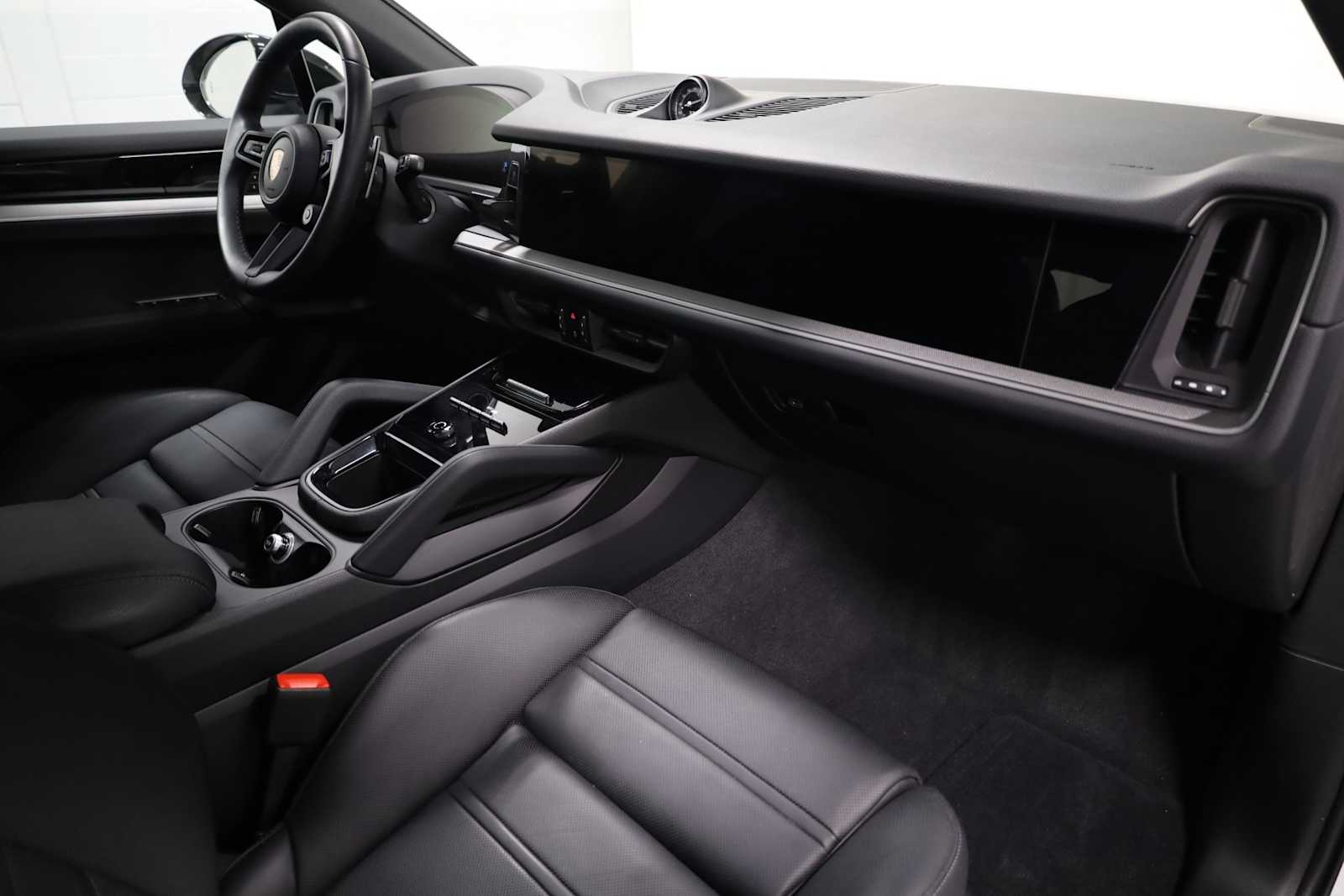 2024 Porsche Cayenne Coupe photo 4