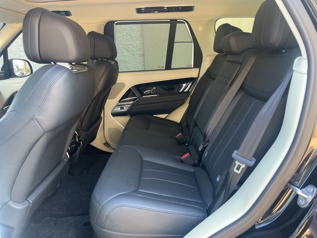 2023 Land Rover Range Rover SE photo 7
