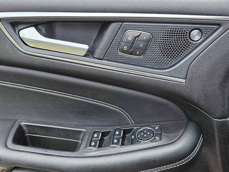 2023 Ford Edge Titanium photo 29