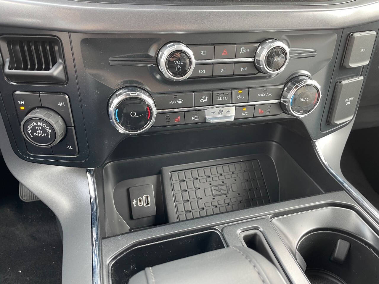 2025 Ford F-150 XLT photo 11