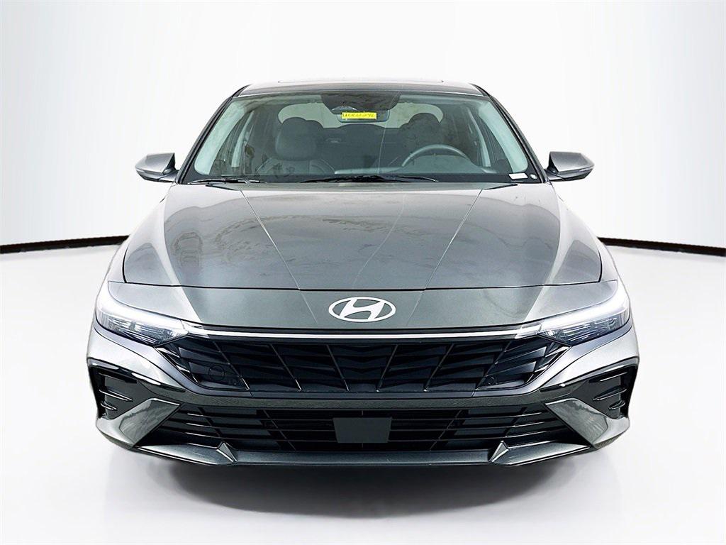 2025 Hyundai Elantra Limited photo 2