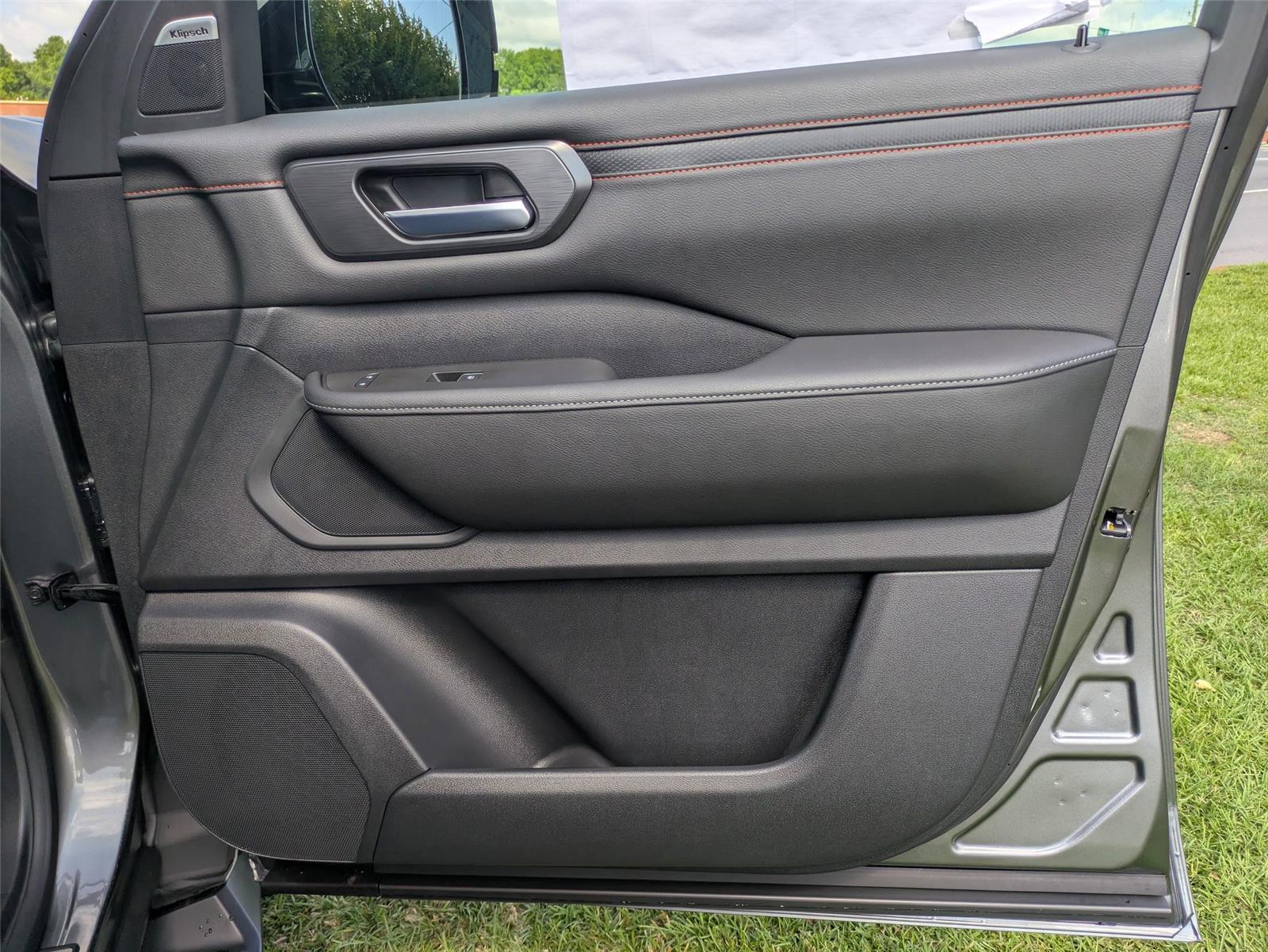 2025 Nissan Armada photo 28