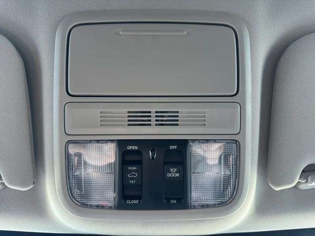 2025 Honda Odyssey Touring photo 27
