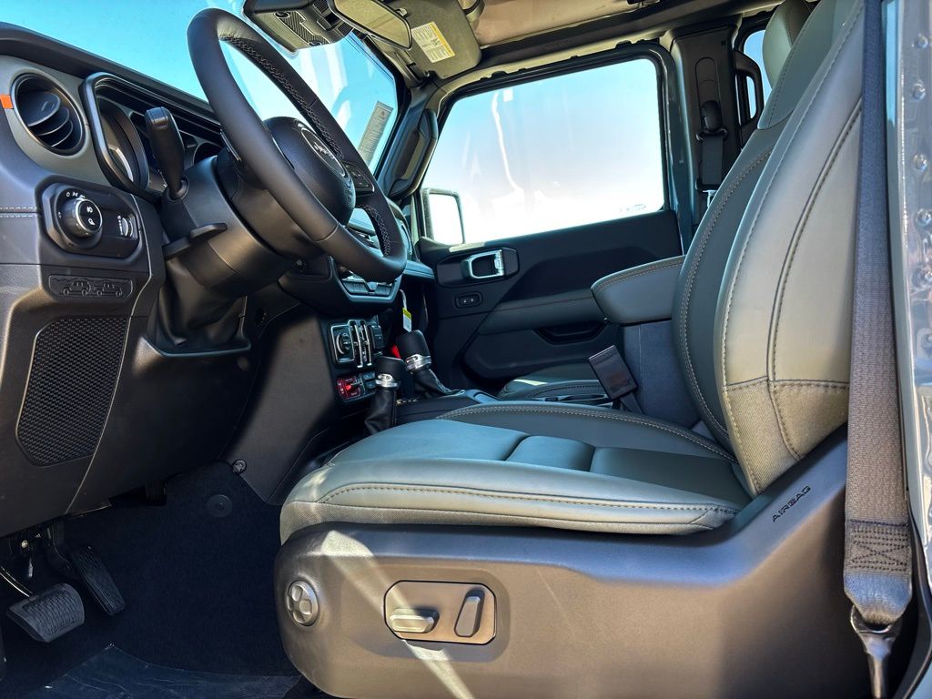 2025 Jeep Gladiator Mojave photo 7