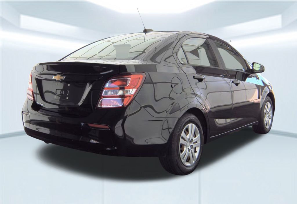 2017 Chevrolet Sonic LS photo 4
