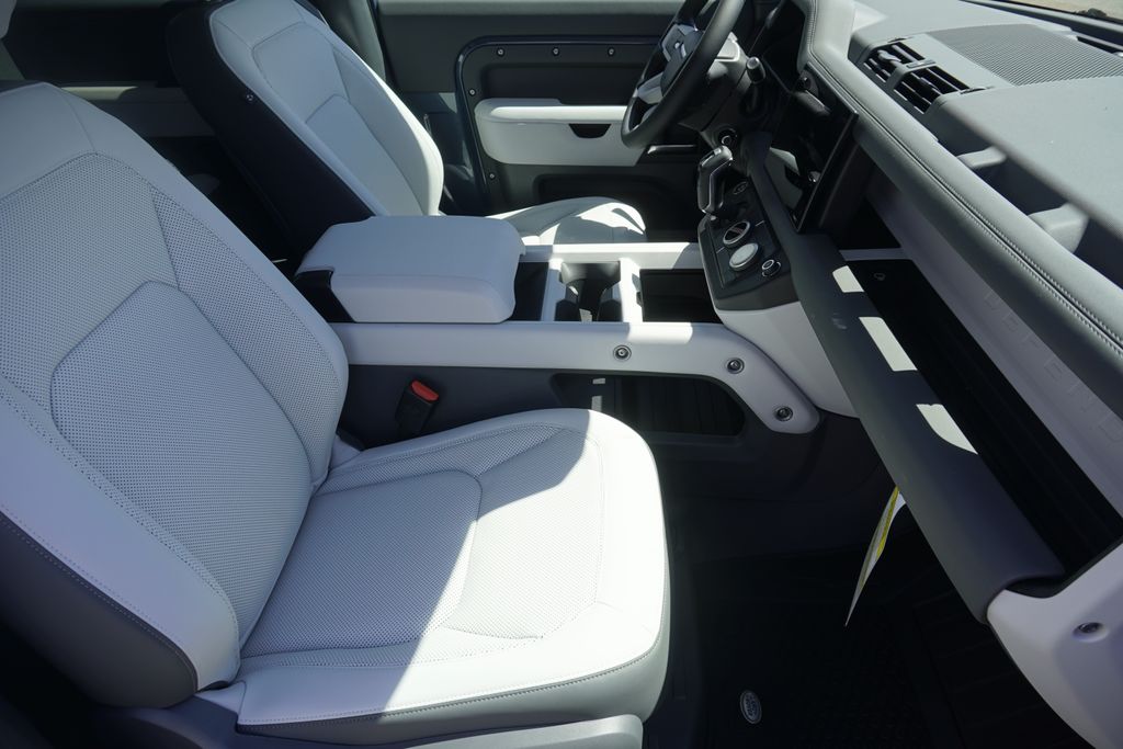 2025 Land Rover Defender 90 X-Dynamic SE photo 21
