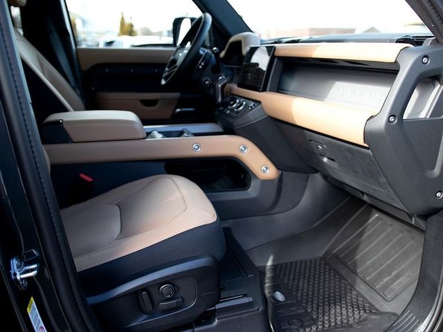 2025 Land Rover Defender 110 V8 photo 10