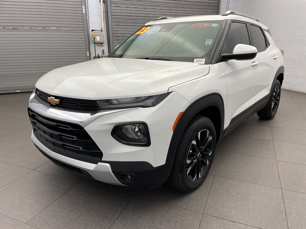 2023 Chevrolet Trailblazer LT photo 2