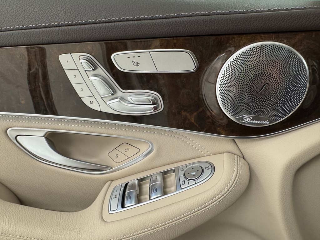 2017 Mercedes Benz GLC 300 4MATIC photo 27