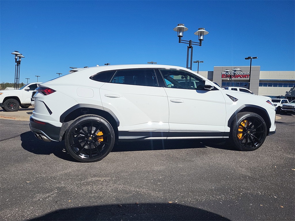 2019 Lamborghini Urus Base photo 3