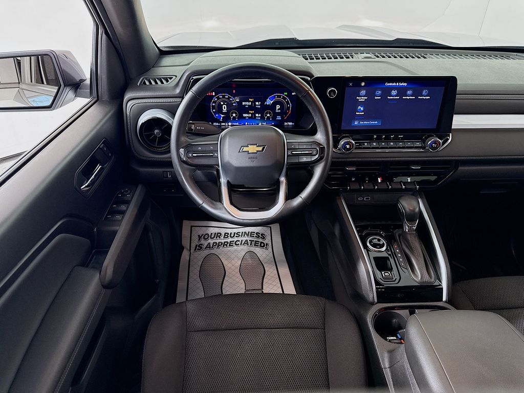 2024 Chevrolet Colorado LT photo 4