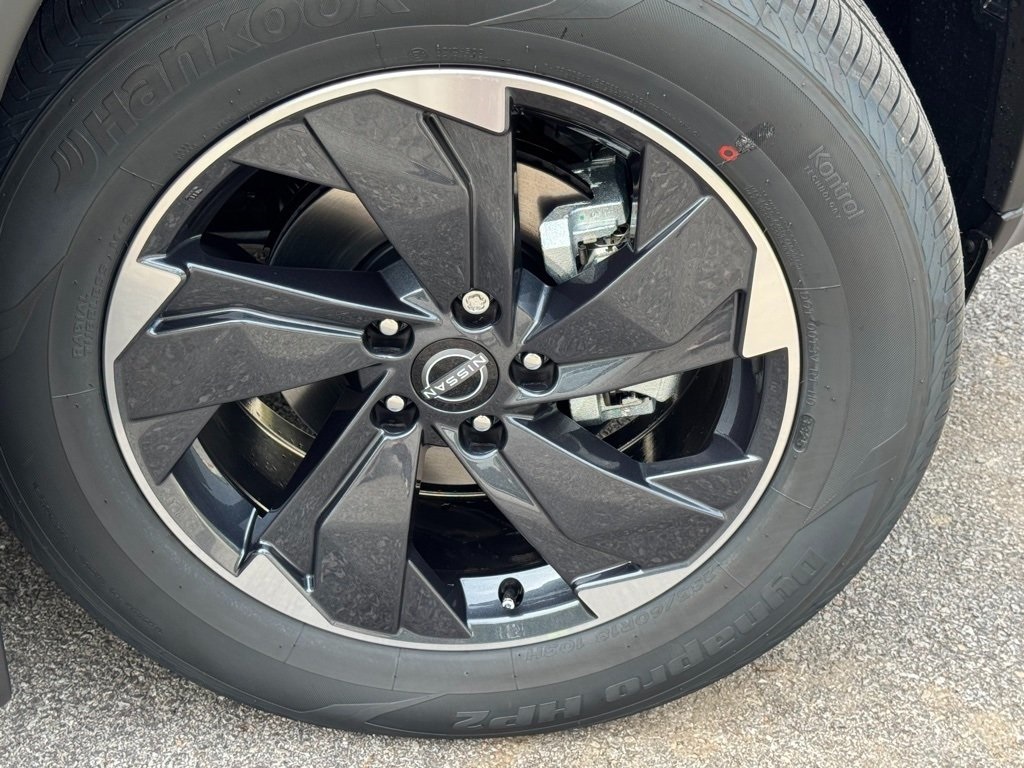 2026 Nissan Rogue SV photo 8