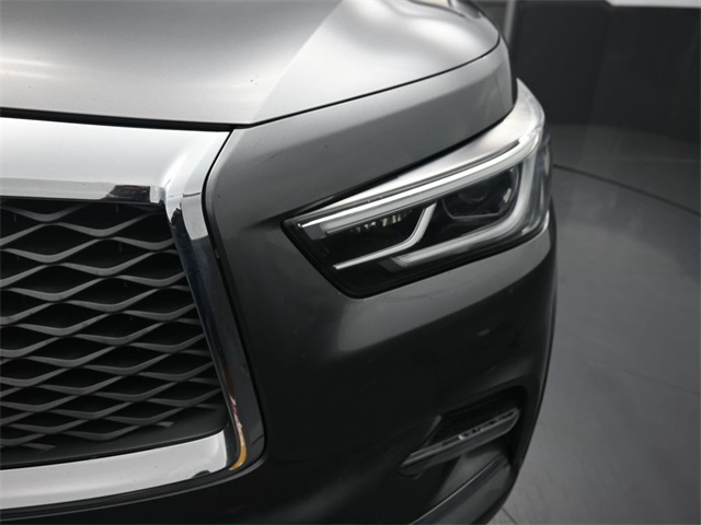 2019 Infiniti QX80 Luxe photo 17