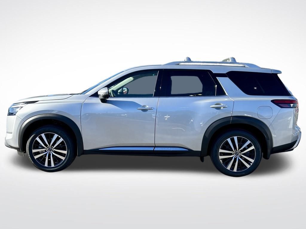 2025 Nissan Pathfinder Platinum photo 3