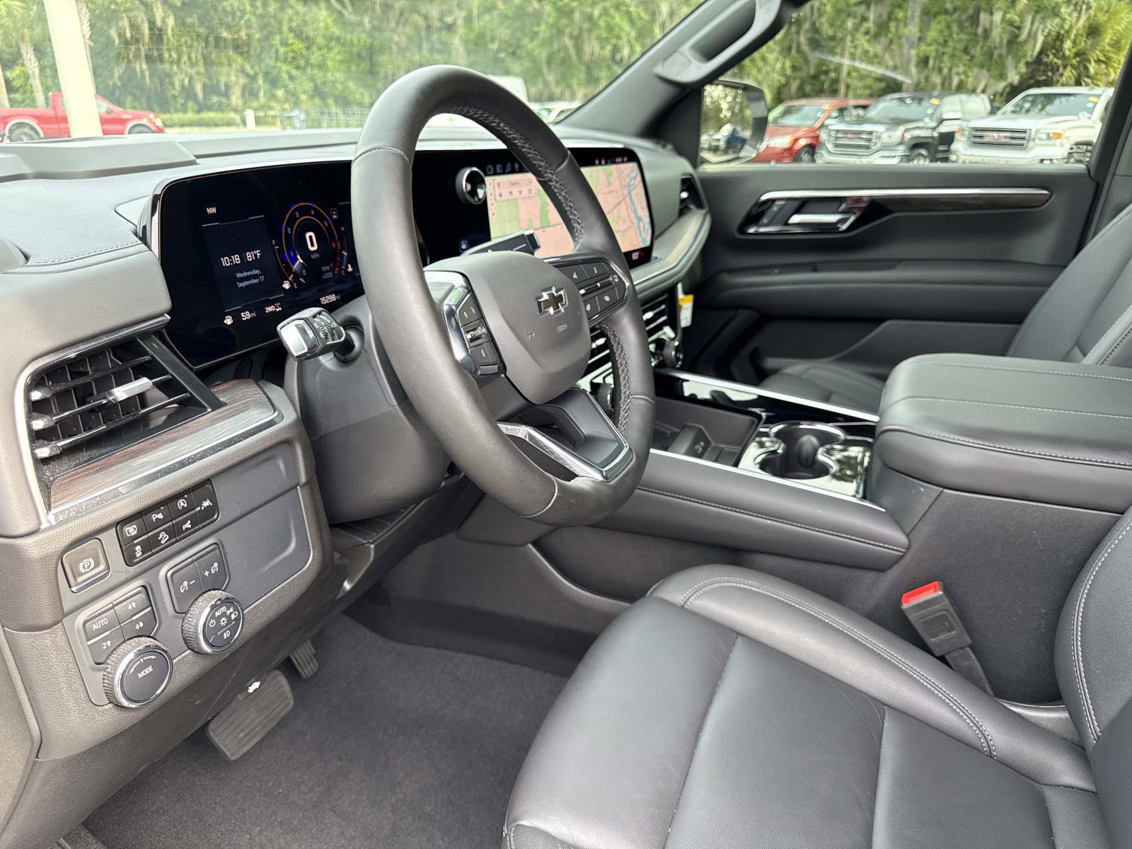 2025 Chevrolet Suburban Z71 photo 21