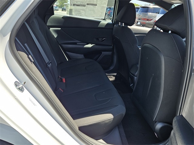 2025 Hyundai Elantra SEL Sport photo 13
