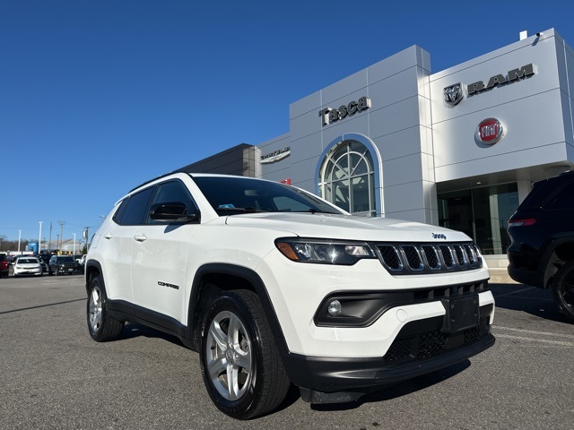 2023 Jeep Compass Latitude's photo