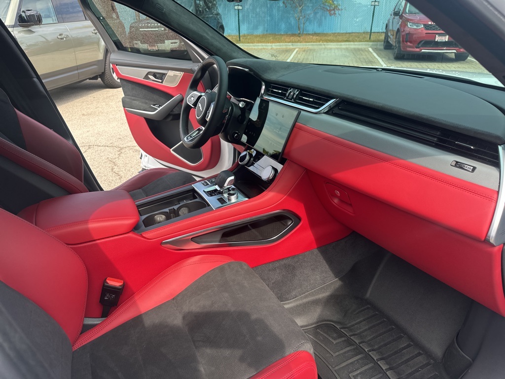 2023 Jaguar F-PACE SVR photo 28