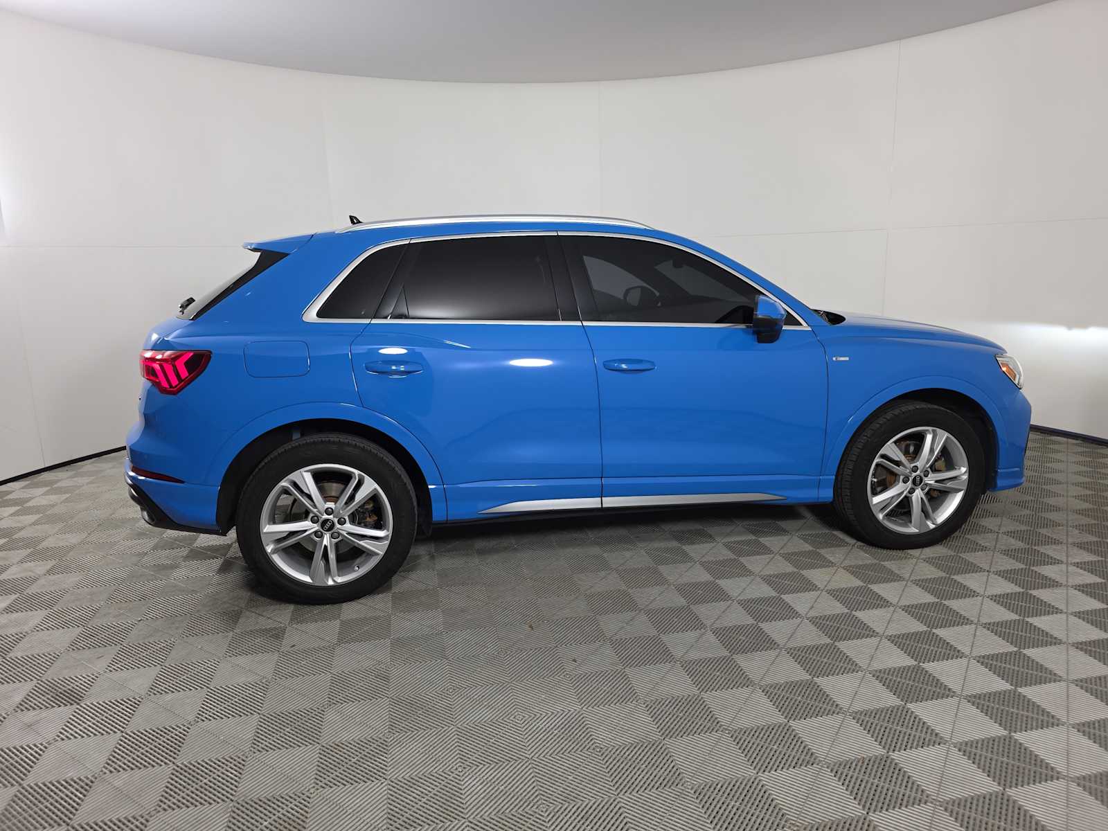 2022 Audi Q3 S line Premium Plus photo 8