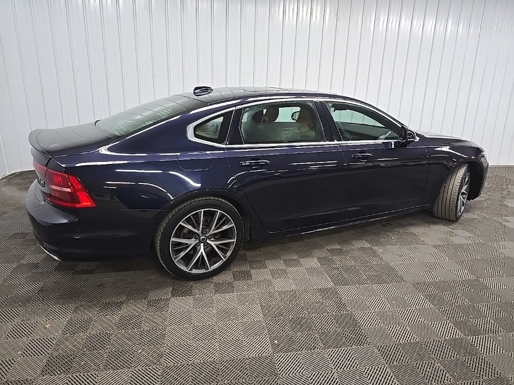 2019 Volvo S90 T6 Momentum photo 3