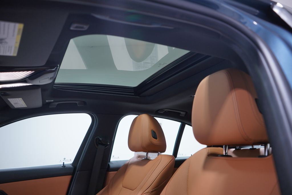 2025 Bmw 330i photo 8