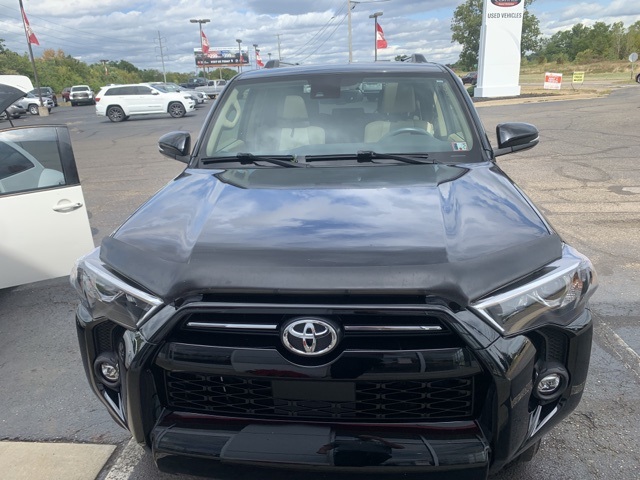2022 Toyota 4Runner SR5 Premium photo 2