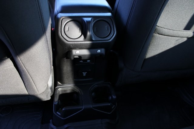 2020 Jeep Wrangler Unlimited Sahara photo 33