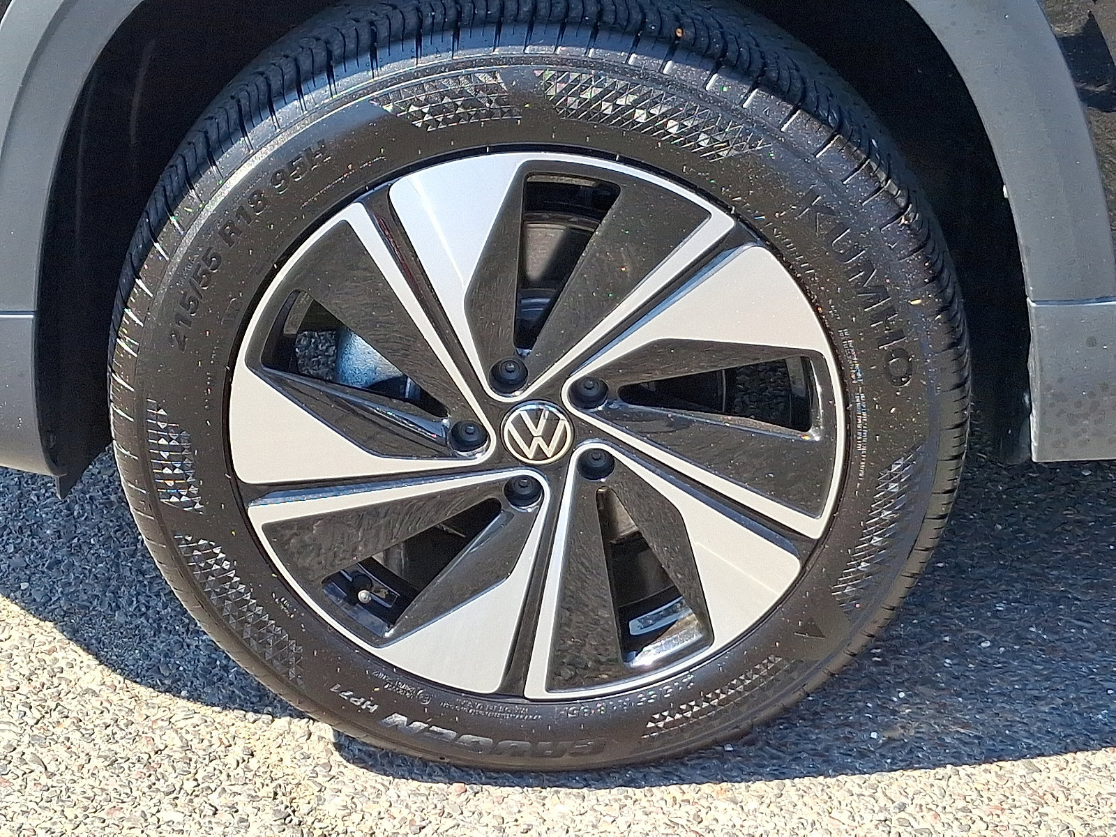 2025 Volkswagen Taos SE photo 4