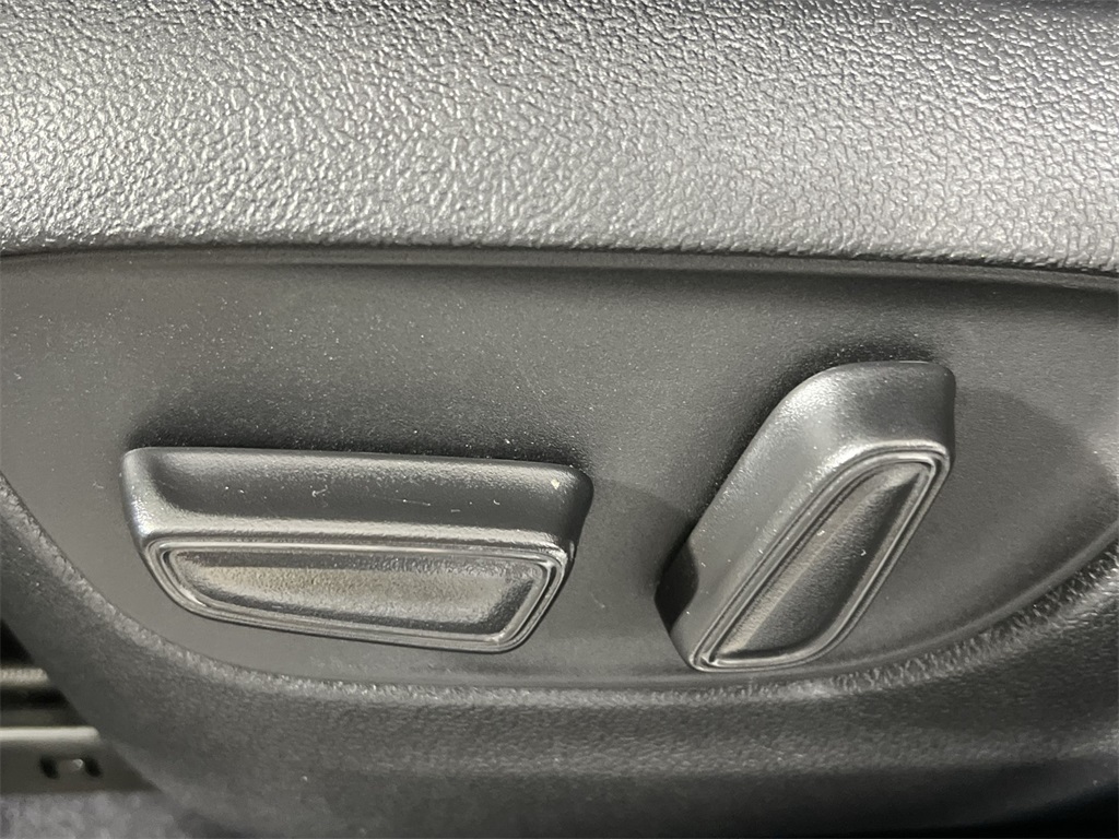2022 Toyota Highlander LE photo 12