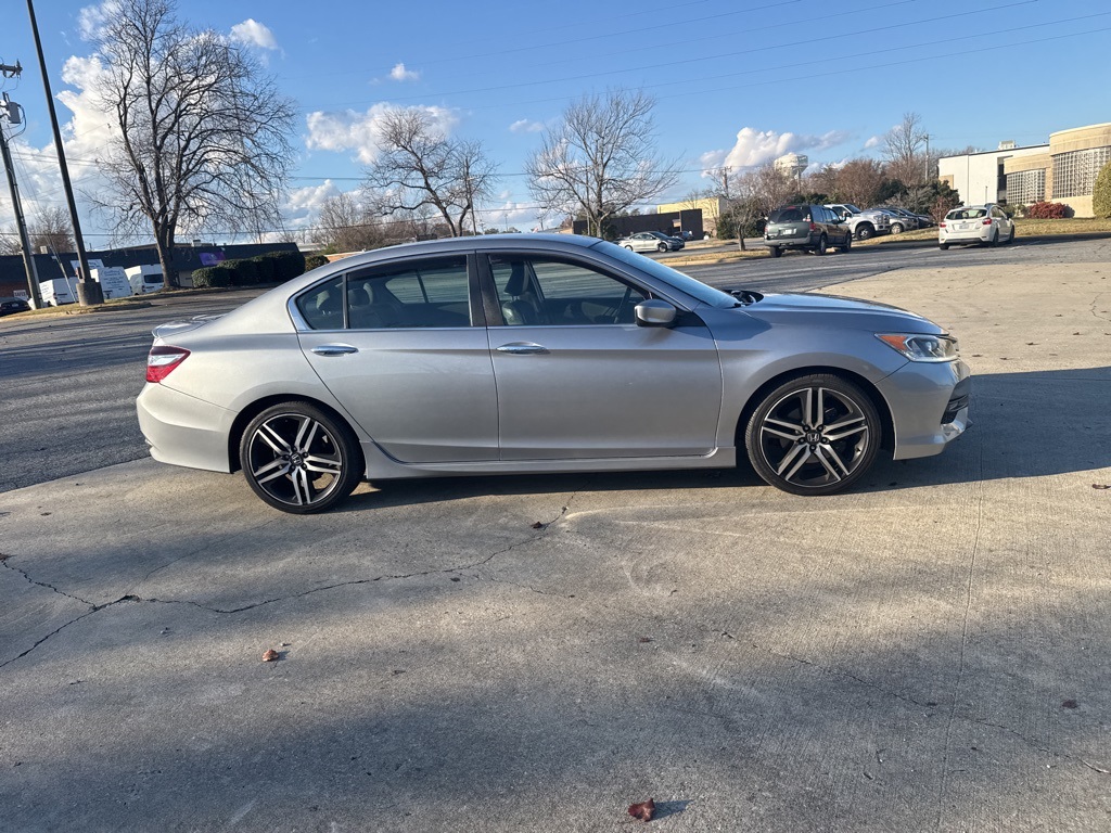 2017 Honda Accord Sport photo 4