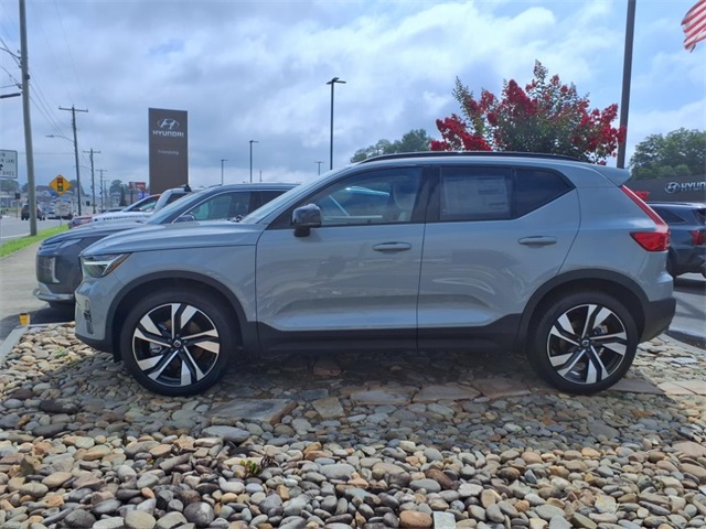 2026 Volvo XC40 AWD photo 3