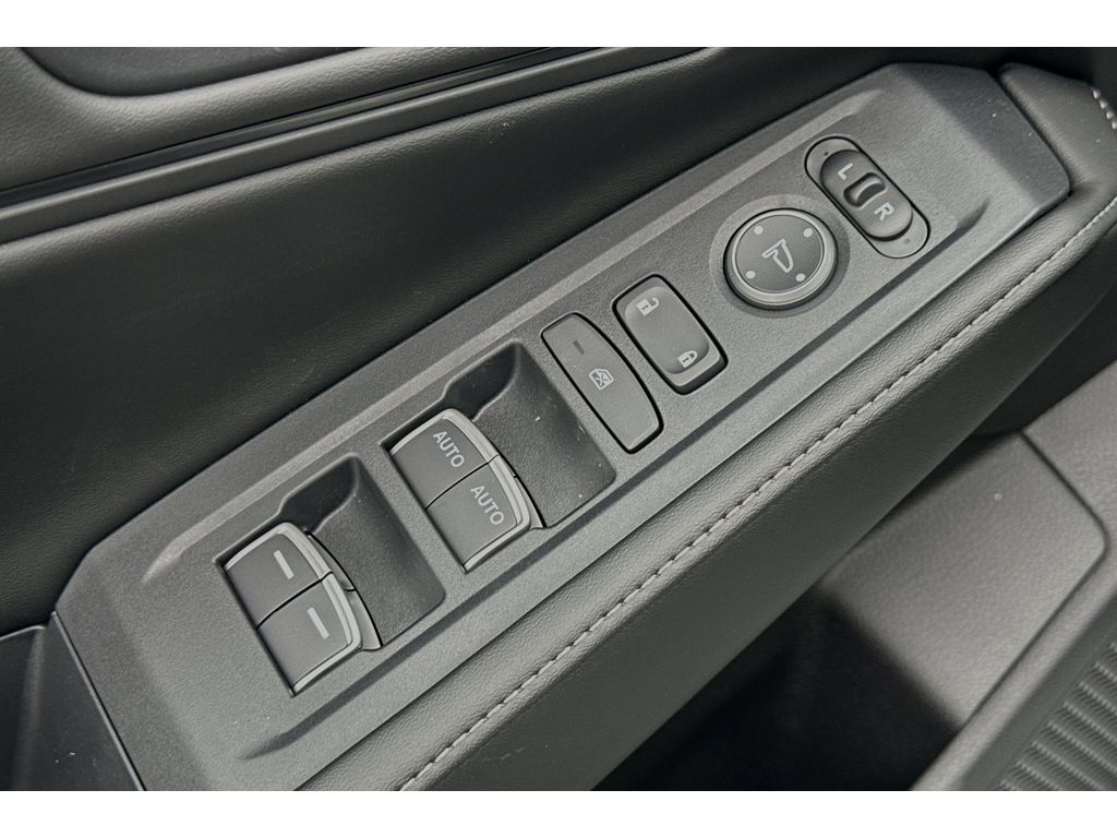 2025 Honda Accord Hybrid Sport-L photo 13