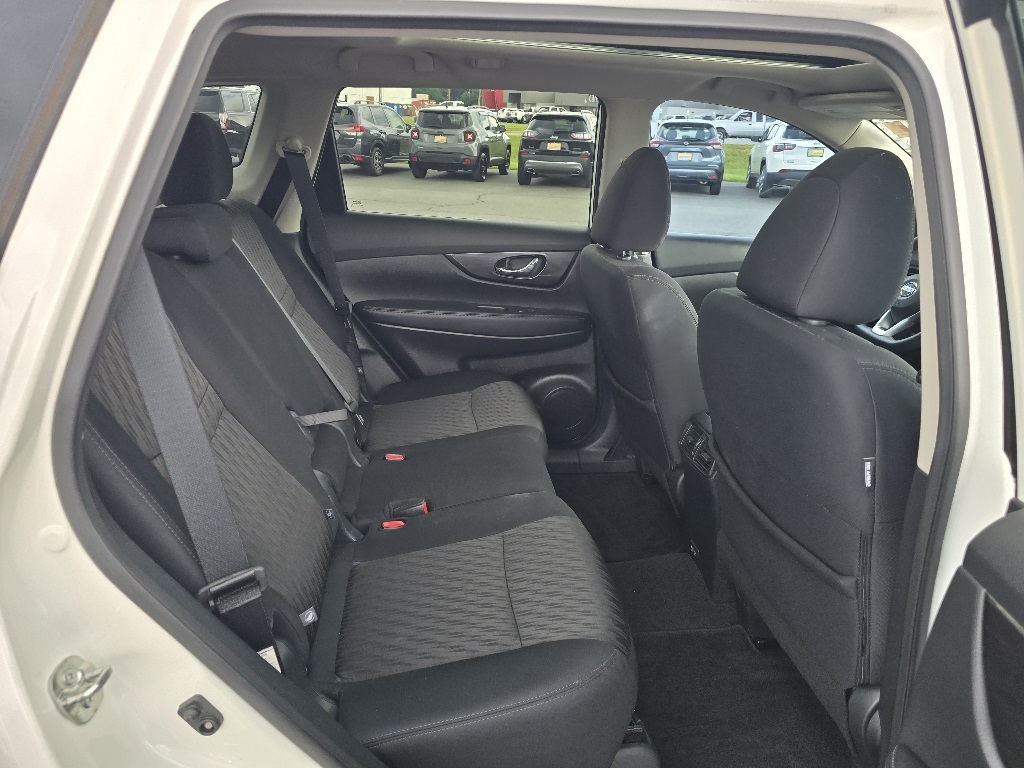 2020 Nissan Rogue SV photo 10