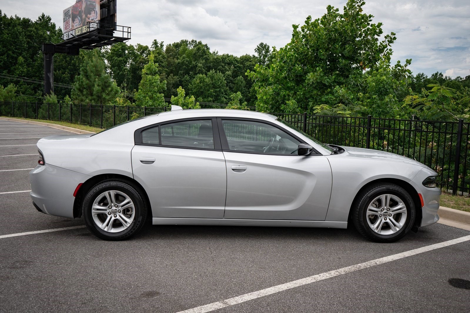 2023 Dodge Charger SXT photo 9