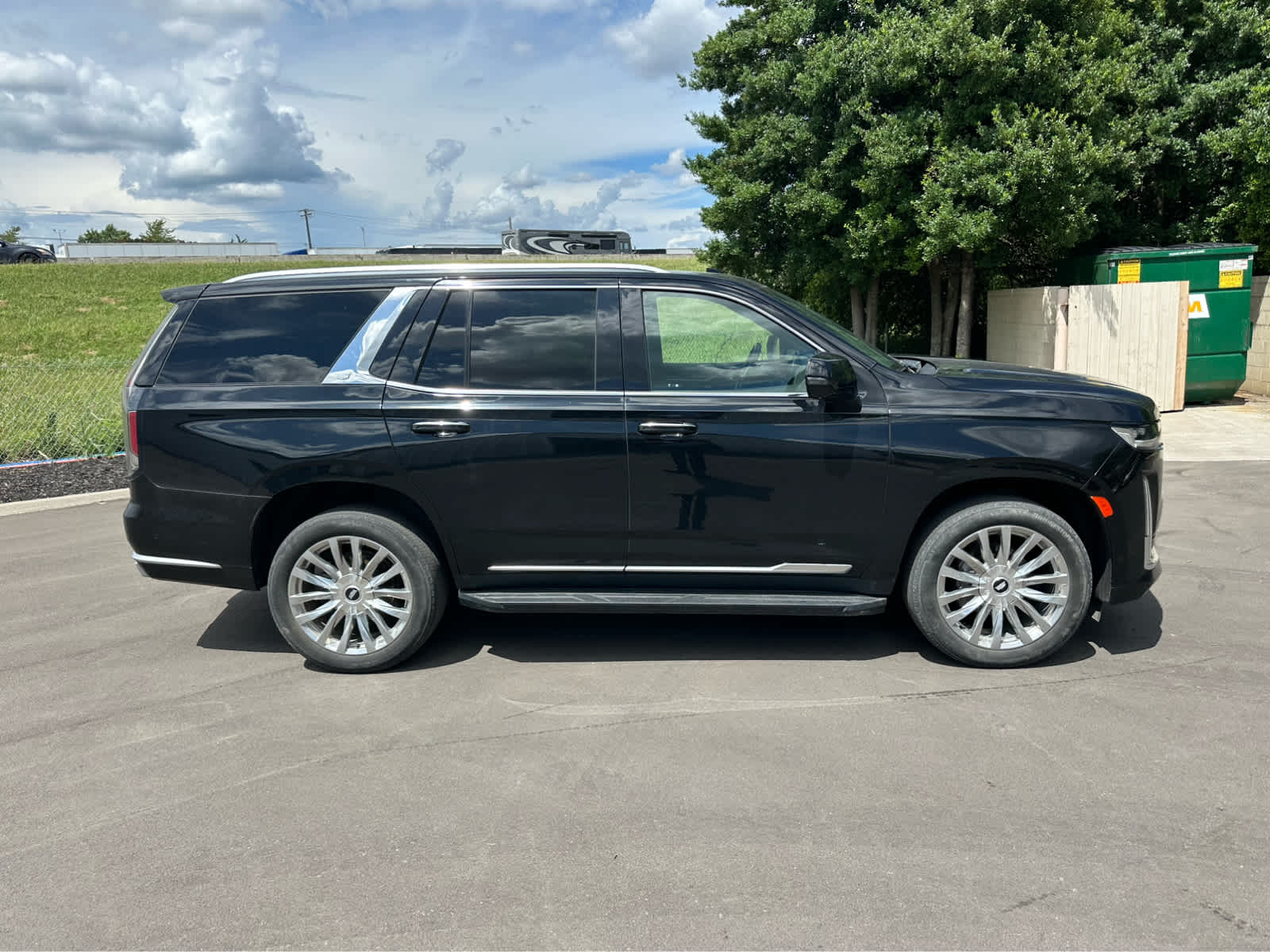 2023 Cadillac Escalade Premium Luxury photo 4