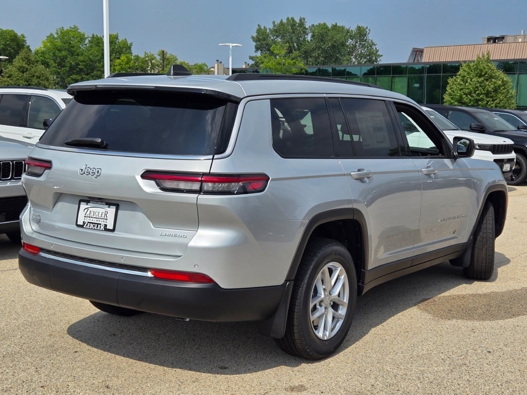 2025 Jeep Grand Cherokee Laredo photo 9