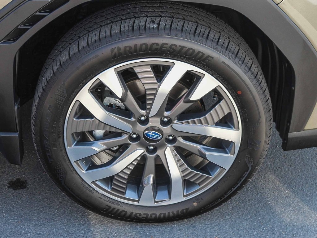2025 Subaru Forester Touring photo 9