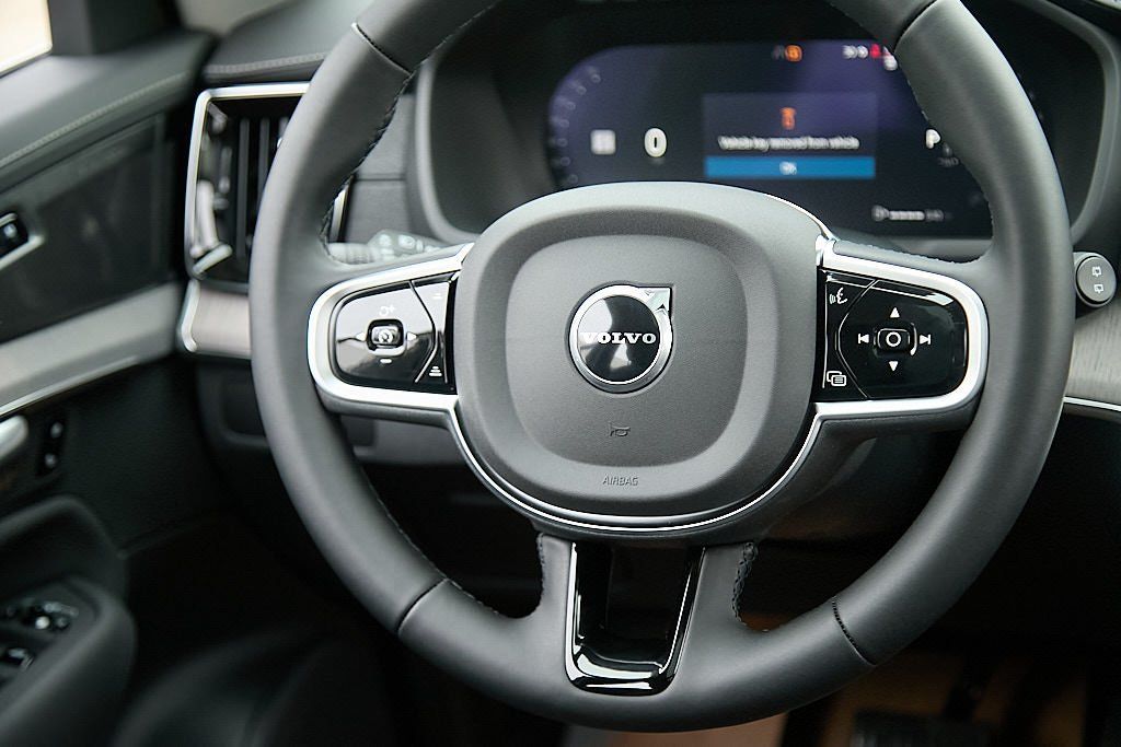 2026 VOLVO XC90 - Image 25