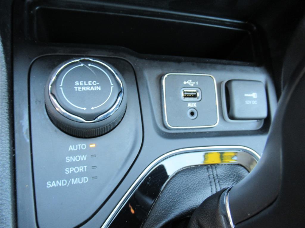 2020 Jeep Cherokee Limited photo 19