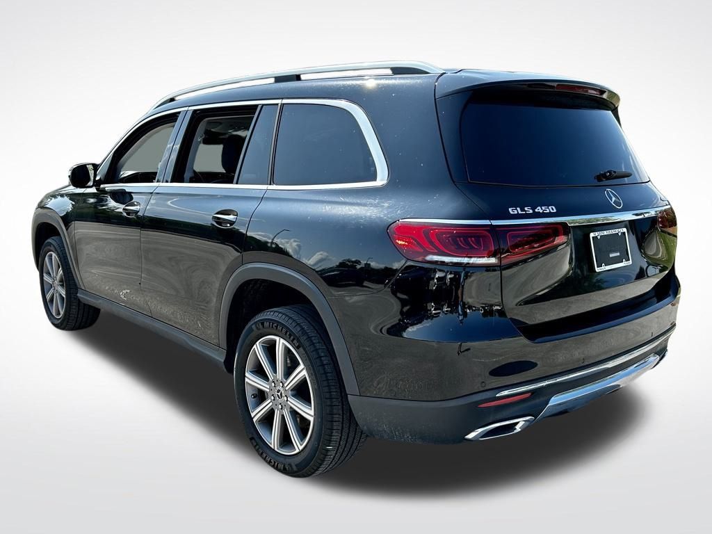 2023 Mercedes Benz GLS 450 4MATIC photo 4