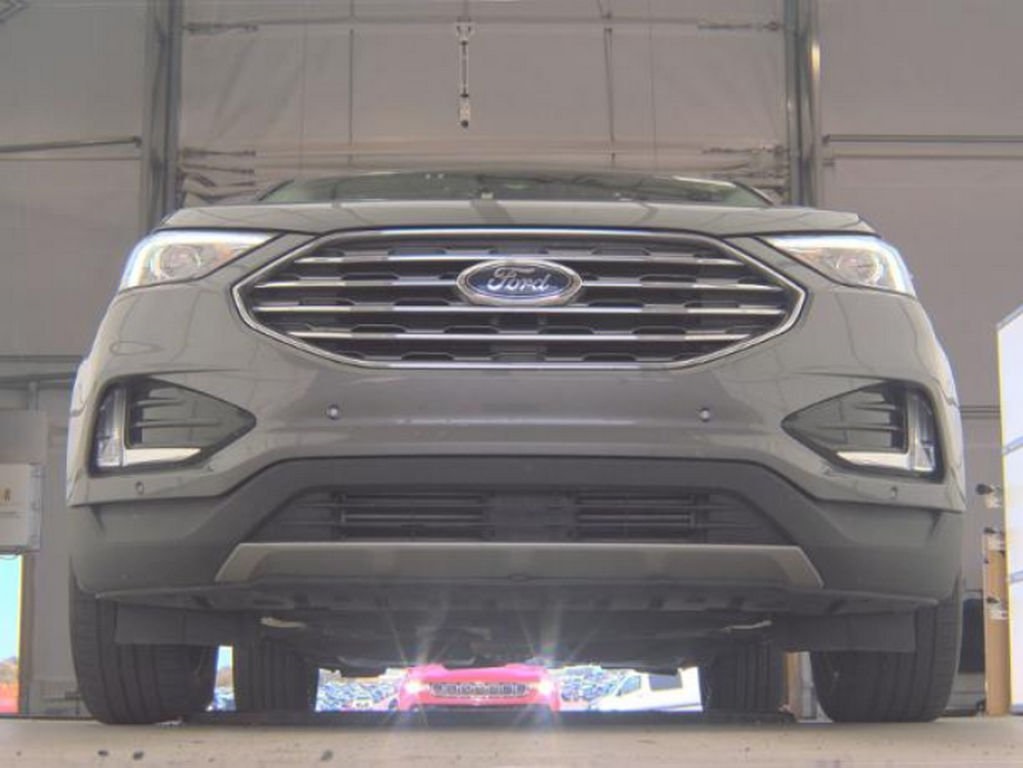 2024 Ford Edge Titanium photo 3