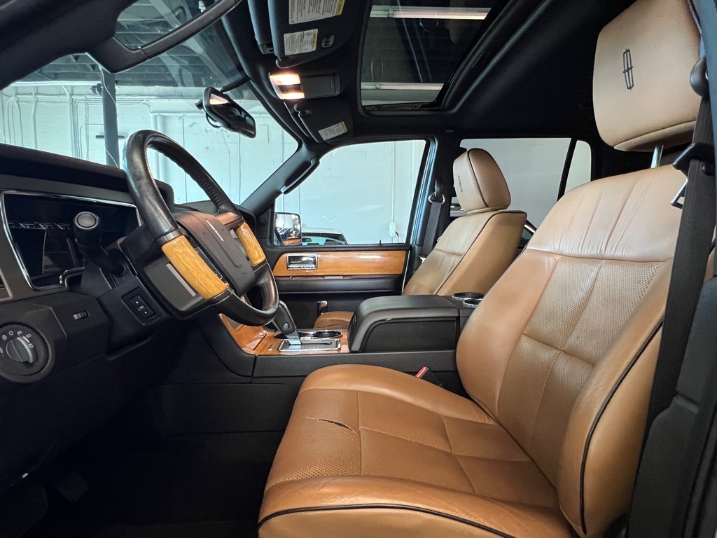 2014 Lincoln Navigator Base photo 7
