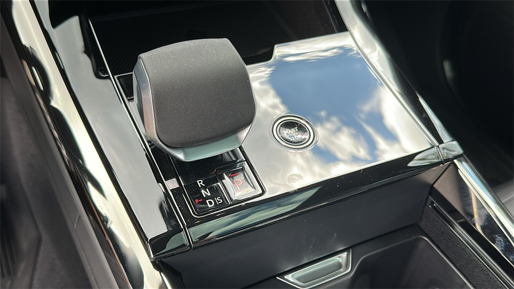 2025 Land Rover Range Rover Sport P360 SE photo 18