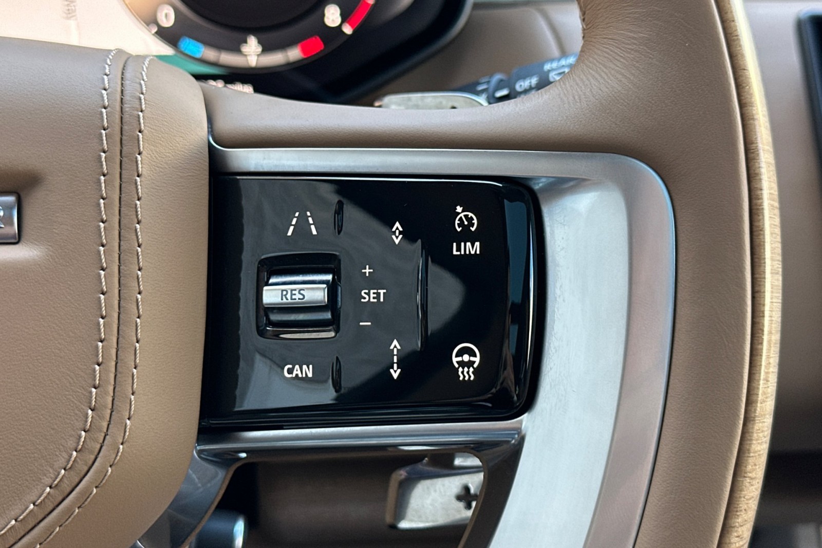 2024 Land Rover Range Rover SV photo 28