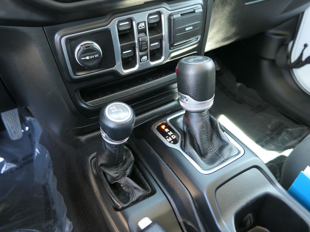 2023 Jeep Wrangler Sport S photo 18